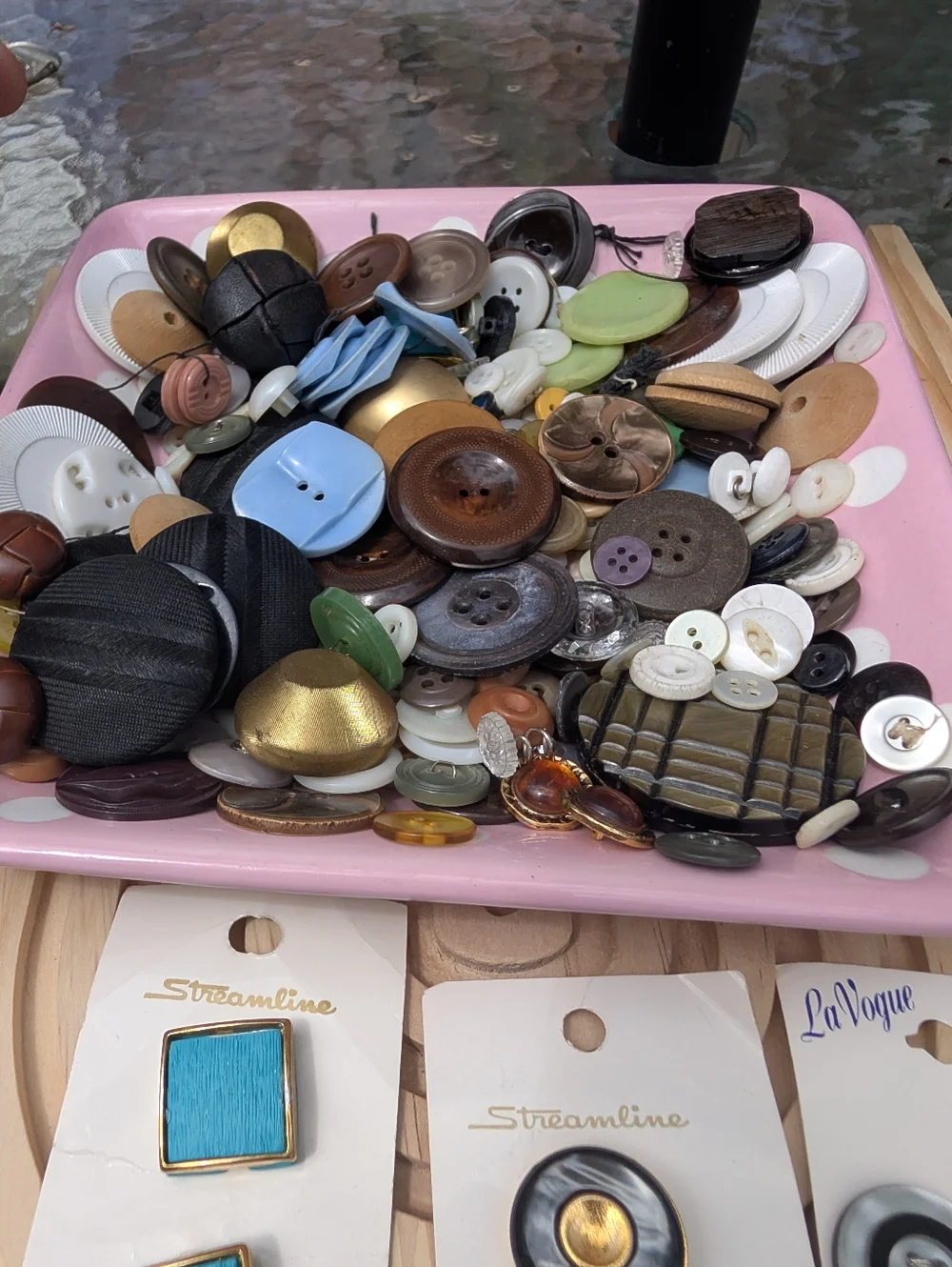 Vintage Assorted Buttons - Lot Of Old Buttons Sewing Collecting Craft - Picture 11 of 12